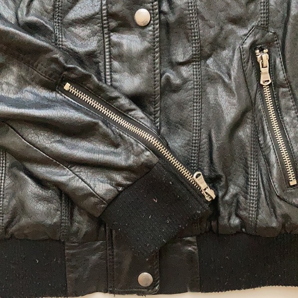 gorgeous faux leather jacket from Guess Jeans - Picture 2 of 8